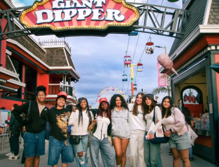 First-year Gaels turned the Santa Cruz Beach Boardwalk into a welcome party—rides, laughs, and the start of brand-new friendships. / Photo courtesy Kasia Wells ’29