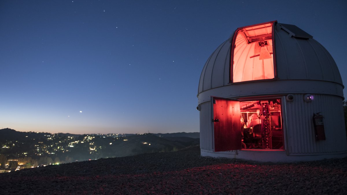 Nighttime view of the Geissberger Observatory