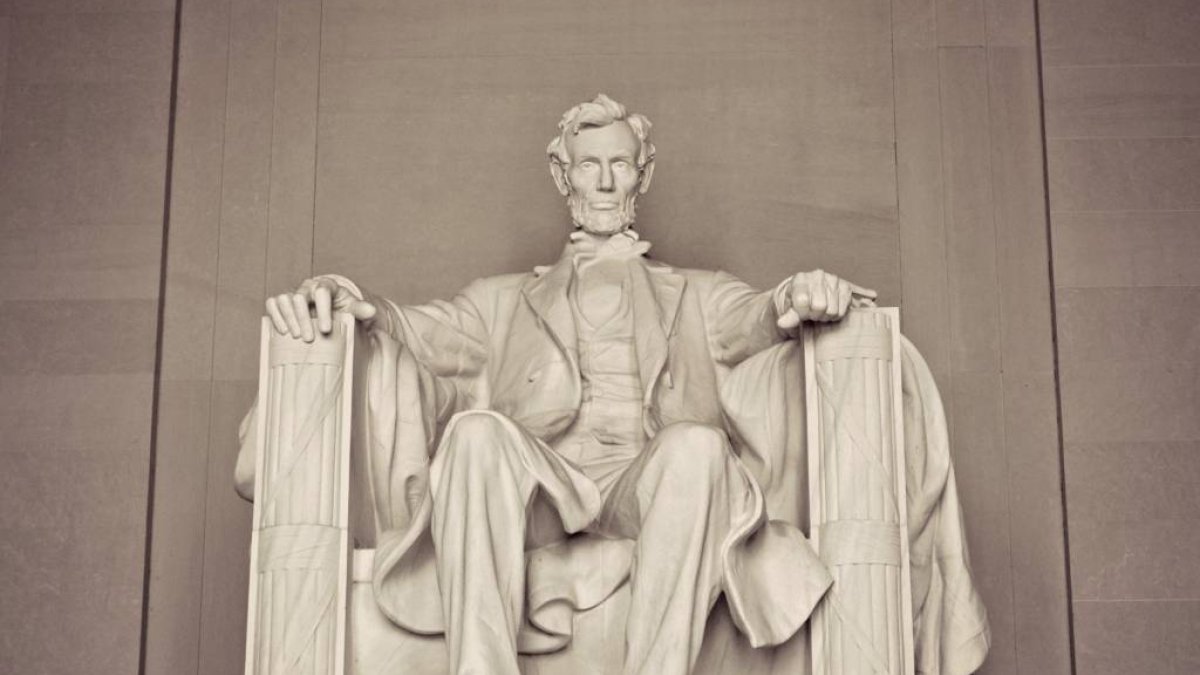 image of lincoln memorial 