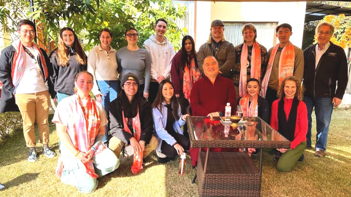 A group photo of the class with Shechen Rabjam Rinpoche after his Buddhist preachings.