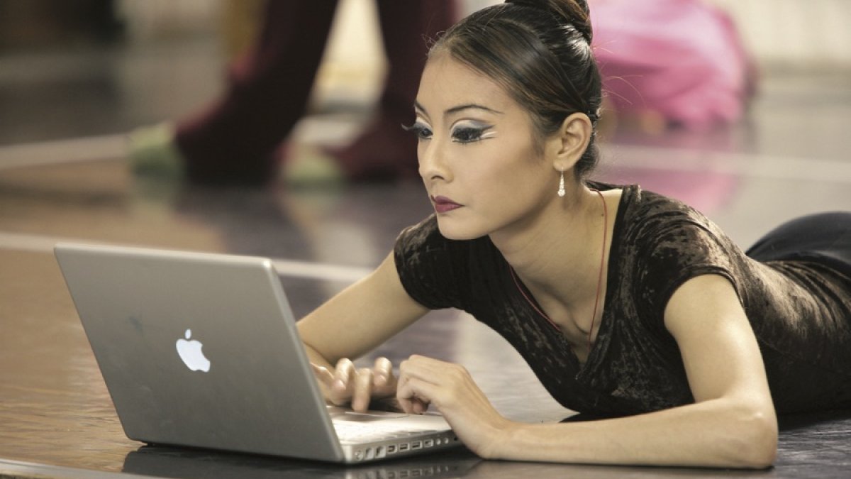 Yuan Yuan Tan studying