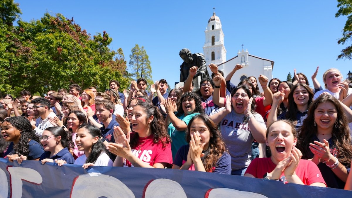 Weekend of Welcome leaders cheering for students in fall 2025
