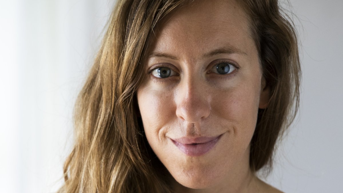 A portrait of the author Sierra Crane Murdoch 